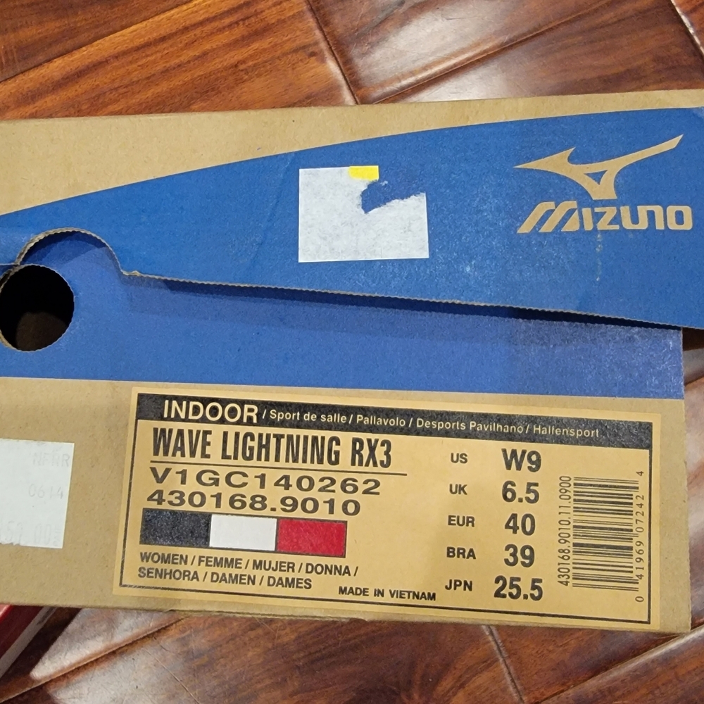 Mizuno Wave Lightening RX3, size 9 volleyball shoe